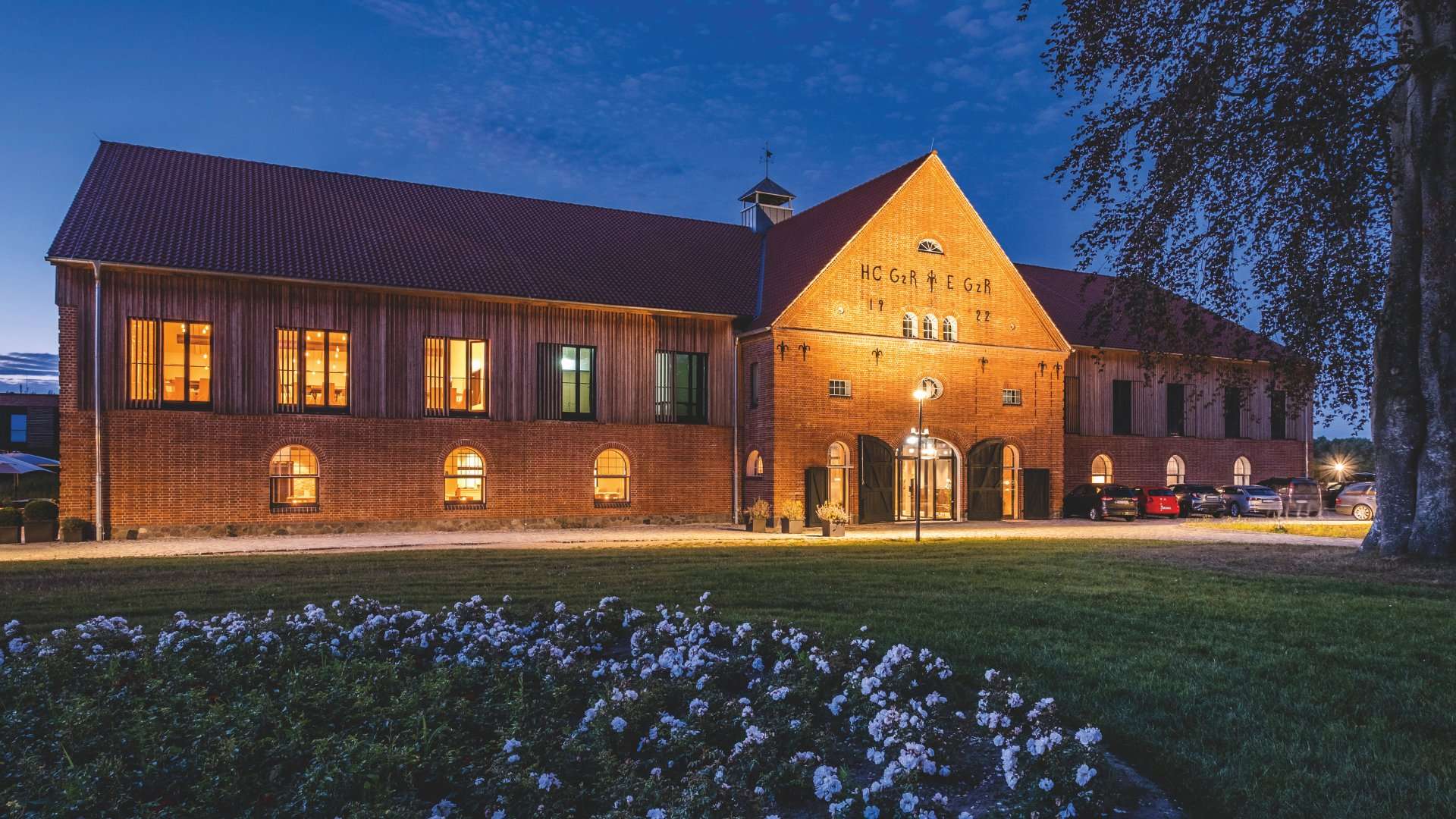 Hotel Breitenburg in Abenddämmerung