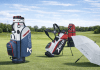 RYDZGEAR: Neue Golfmarke startet 2026 mit Cartbags, Hybridbags & Zubehör RYDZGEAR Produkte stehen nebeneinander auf dem Green eines Golfplatz