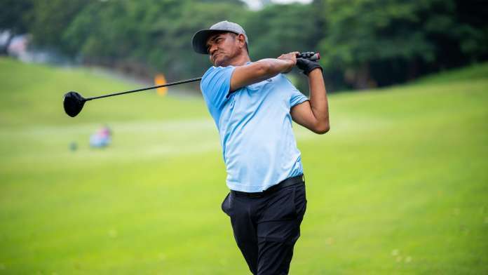 Golfer beim Golfschwung
