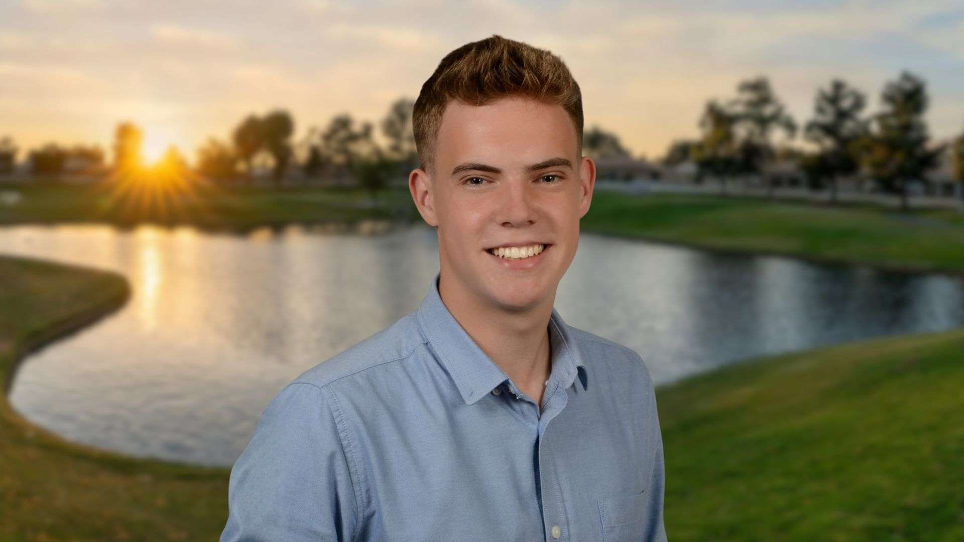 Regolfed Mitgründer Simon Bahlmann vor einem Wasserhindernis auf dem Golfplatz