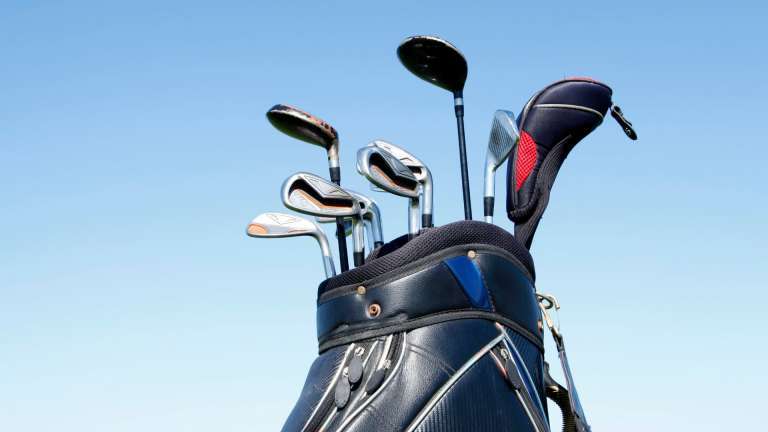 Golftasche mit Schlägern
